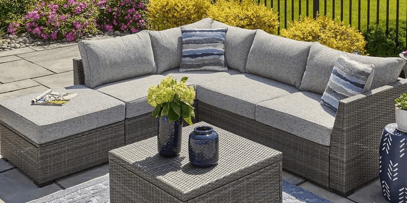 Signature Design by Ashley Petal Road 4-Piece Patio Sectional Set in Gray