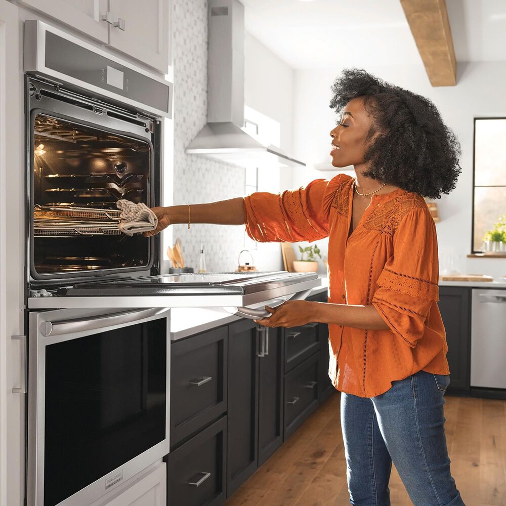 Frigidaire Frigidaire Gallery 30inch Front Control Electric Range with Total Convection - Stainless Steel