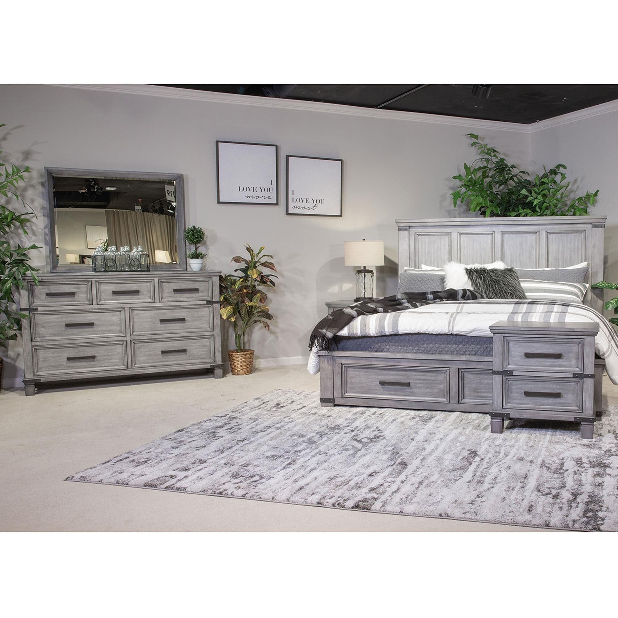 Signature Design by Ashley Russelyn 3 Piece Queen Bedroom Set