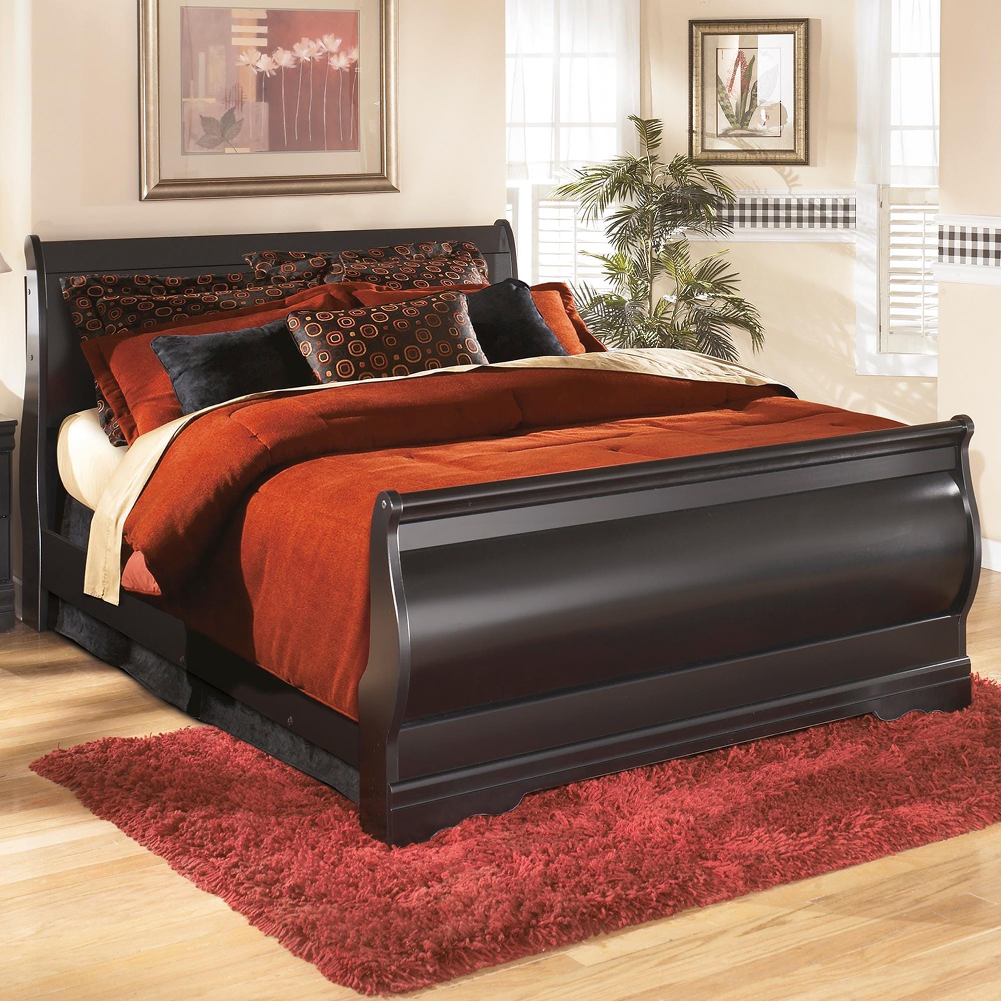 Signature Design by Ashley Huey Vineyard Queen Sleigh Bed in Black NFM